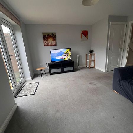 Whyte, Modern 3 Bed House With Garden, Sleeps 9, Free Parking, Sittingbourne City Centre, Kent Exteriér fotografie