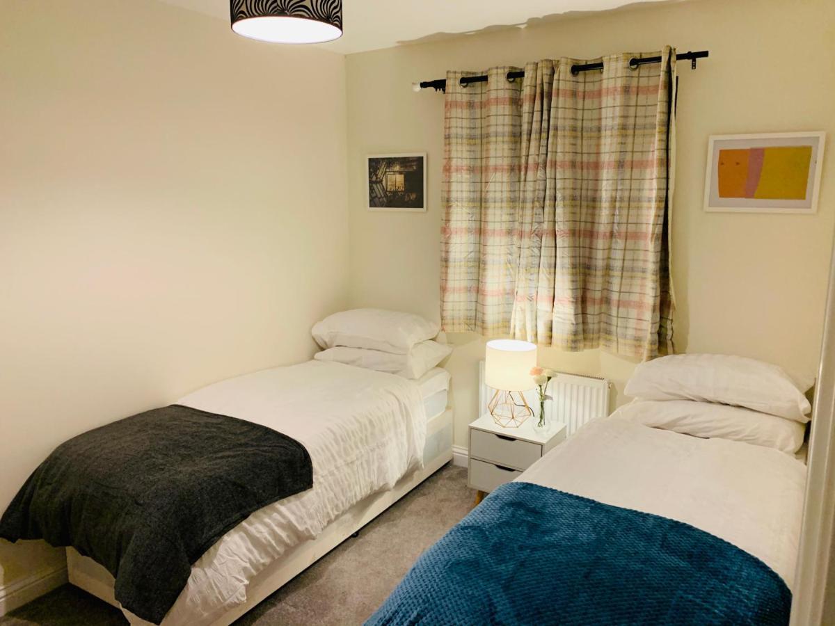 Whyte, Modern 3 Bed House With Garden, Sleeps 9, Free Parking, Sittingbourne City Centre, Kent Exteriér fotografie