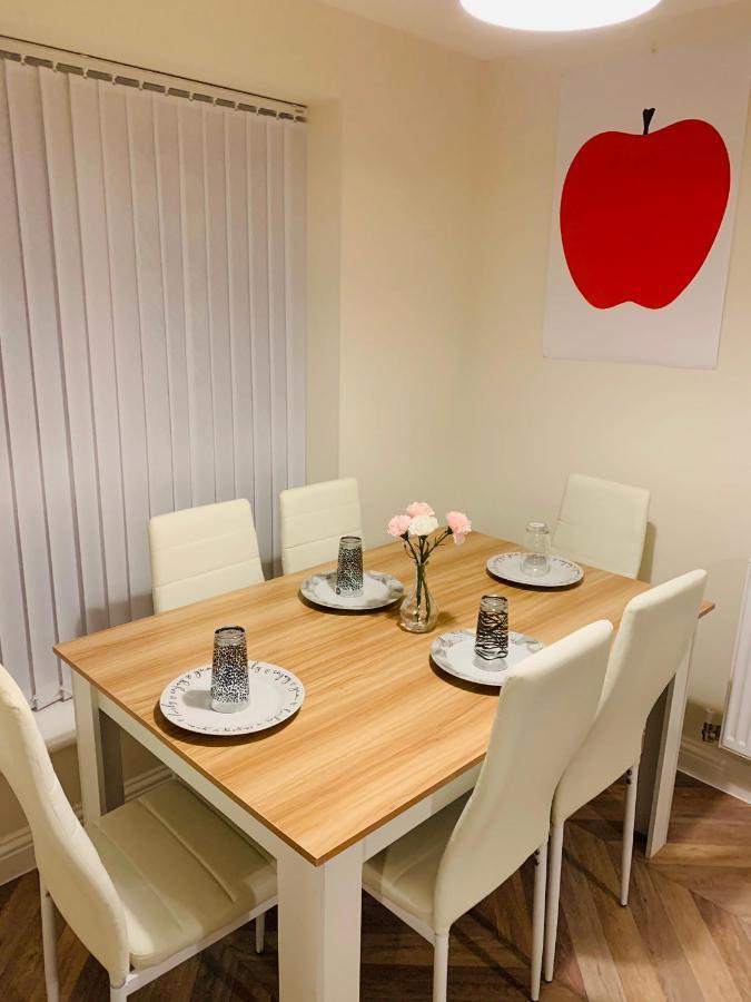 Whyte, Modern 3 Bed House With Garden, Sleeps 9, Free Parking, Sittingbourne City Centre, Kent Exteriér fotografie