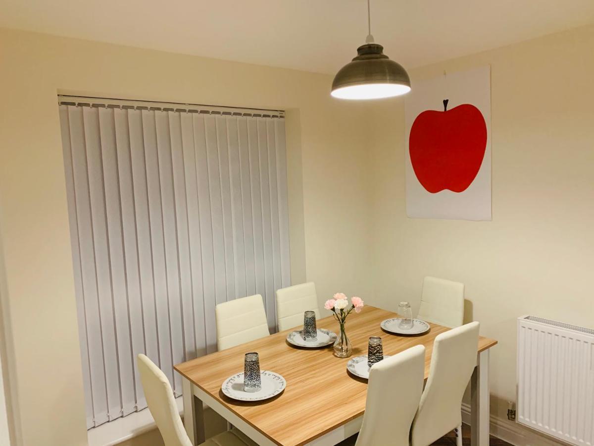 Whyte, Modern 3 Bed House With Garden, Sleeps 9, Free Parking, Sittingbourne City Centre, Kent Exteriér fotografie